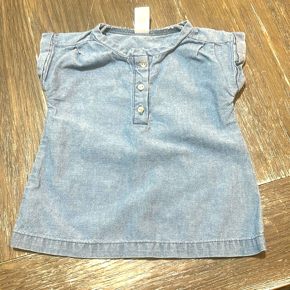 Carter’s denim shirt for a girl size 6 month